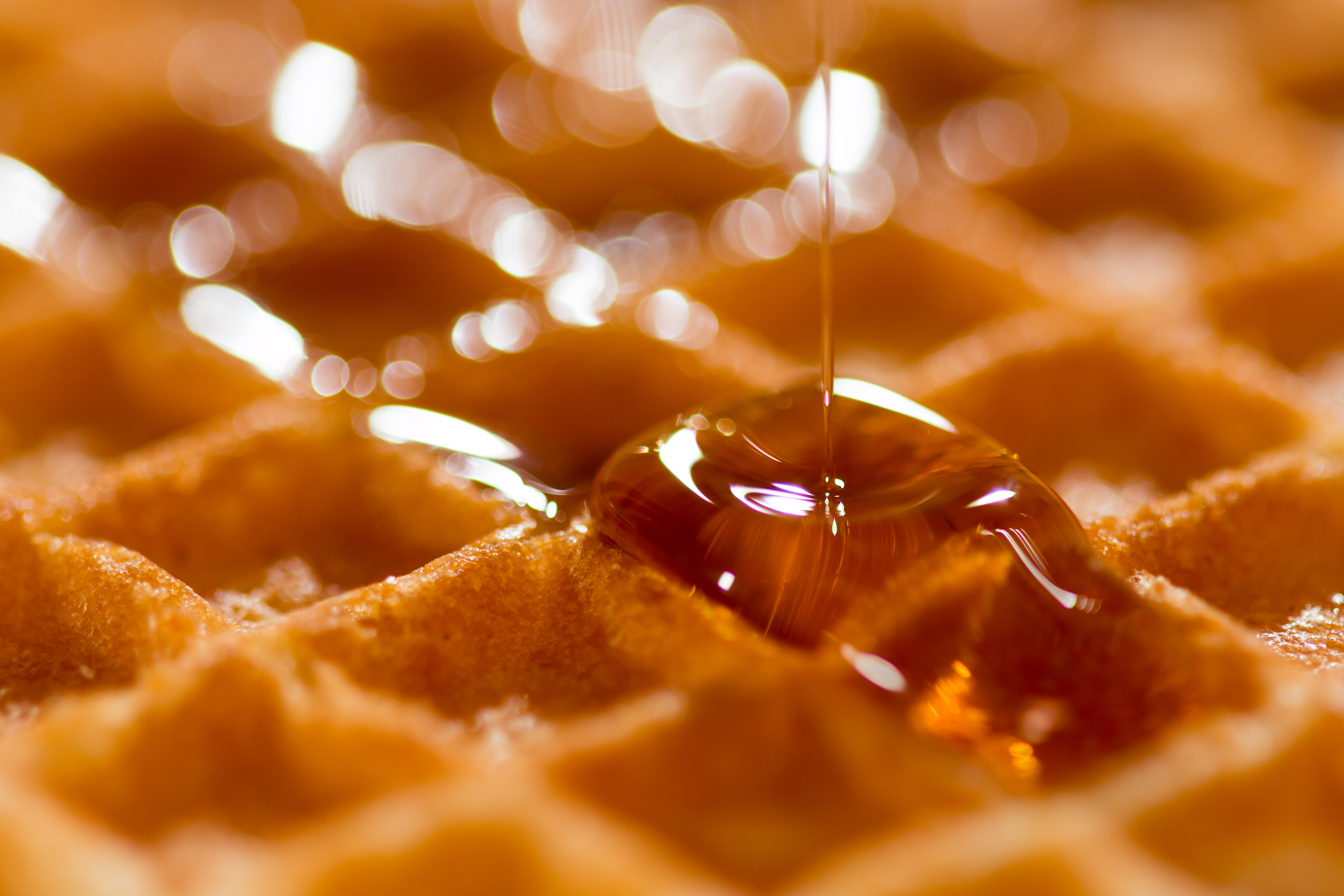 Craterous waffel with drizzling maple syrup